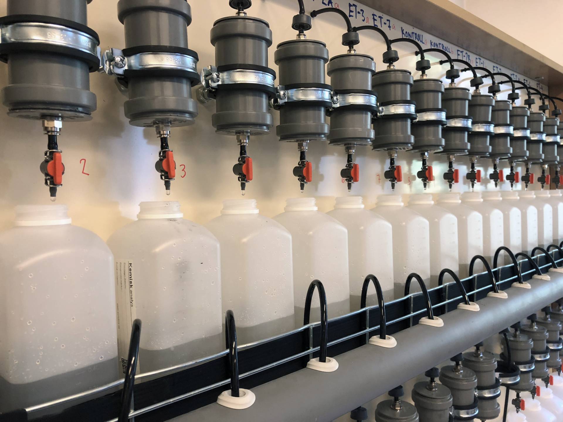 Experimental setup in the form of column tests for leaching and filter tests at EcoTopic